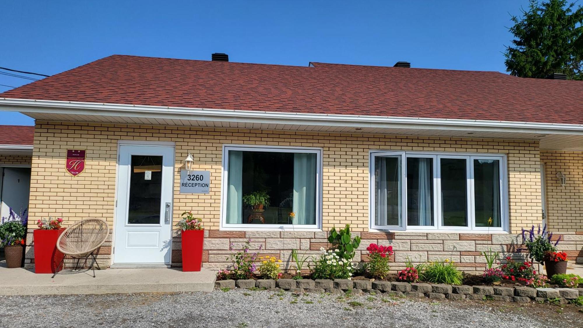 Motel Du Le Bic Esterno foto